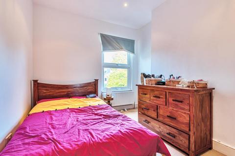 68b Quicks Road, London, SW19 1EX