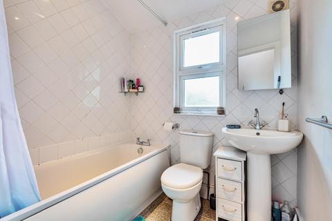 68b Quicks Road, London, SW19 1EX