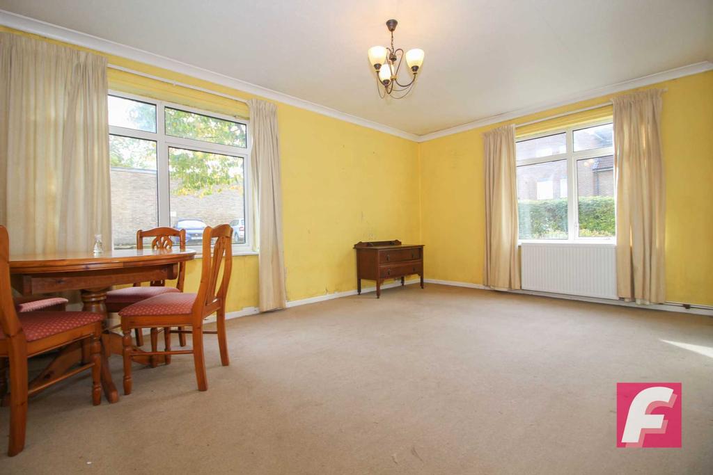 bucklands-gibbs-couch-1-bed-flat-170-000