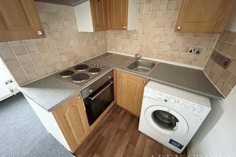 Studio to rent, St Albans Crescent, Wood Green