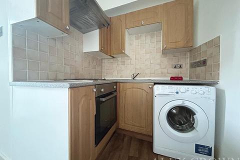 Studio to rent, St Albans Crescent, Wood Green