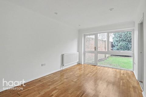 1 bedroom flat to rent, Laleham Road, Shepperton