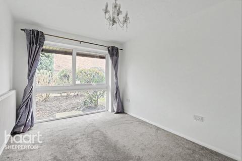 1 bedroom flat to rent, Laleham Road, Shepperton