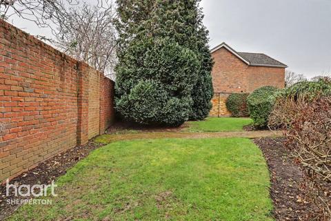1 bedroom flat to rent, Laleham Road, Shepperton