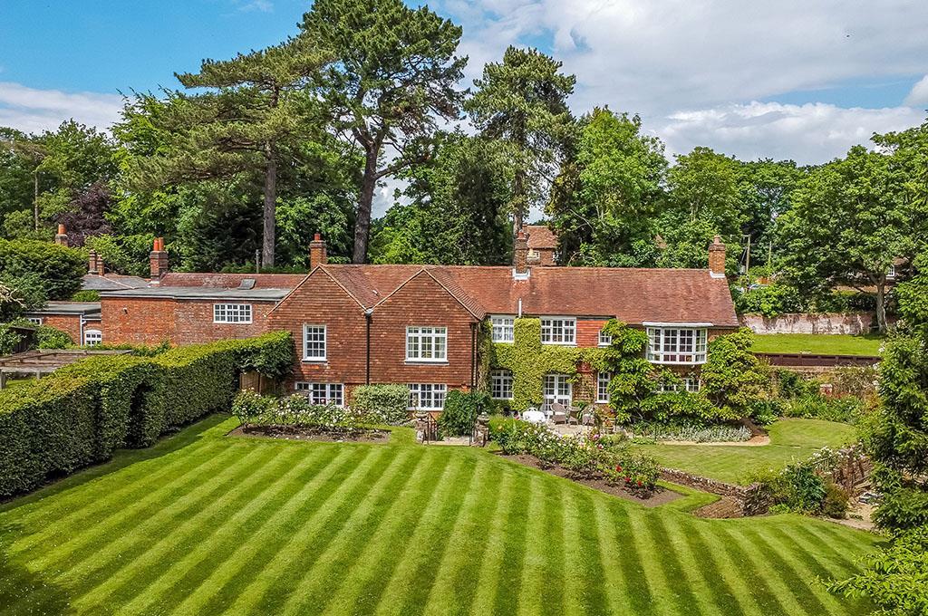 High Street, Old Bursledon, Southampton, Hampshire, SO31 4 bed semi