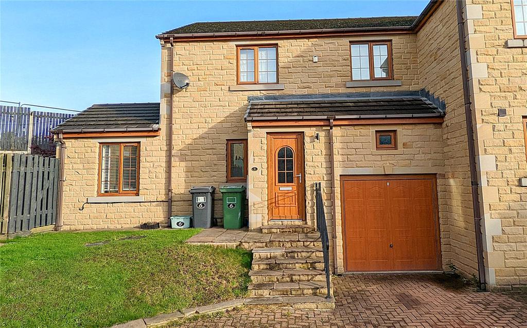 Greenside Court, Mirfield, West... 3 bed end of terrace house £1,200
