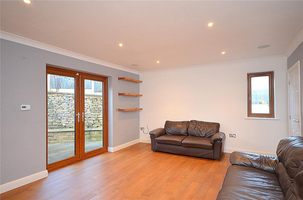 Greenside Court, Mirfield, West... 3 bed end of terrace house £1,200