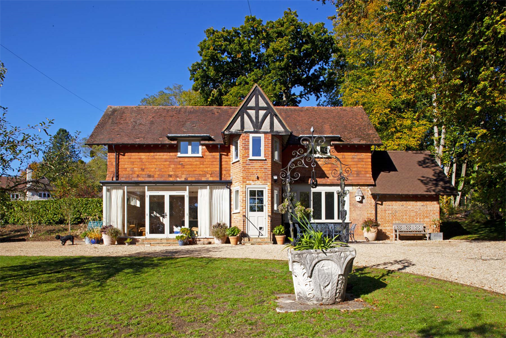 Winloed Cottage, Pangbourne on... 4 bed detached house £2,800 pcm (£