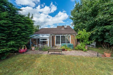 3 bedroom detached house to rent, Crabtree Road, Botley, OX2