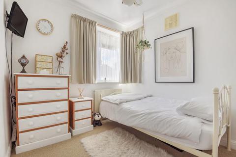 104 Mayfield Drive, Caversham, Reading, RG4 5JT