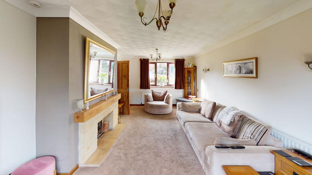 Huntsmead, Berrydale, Northampton NN3 5HT 4 bed detached house £460,000