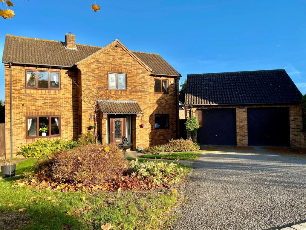 Huntsmead, Berrydale, Northampton NN3 5HT 4 bed detached house £460,000