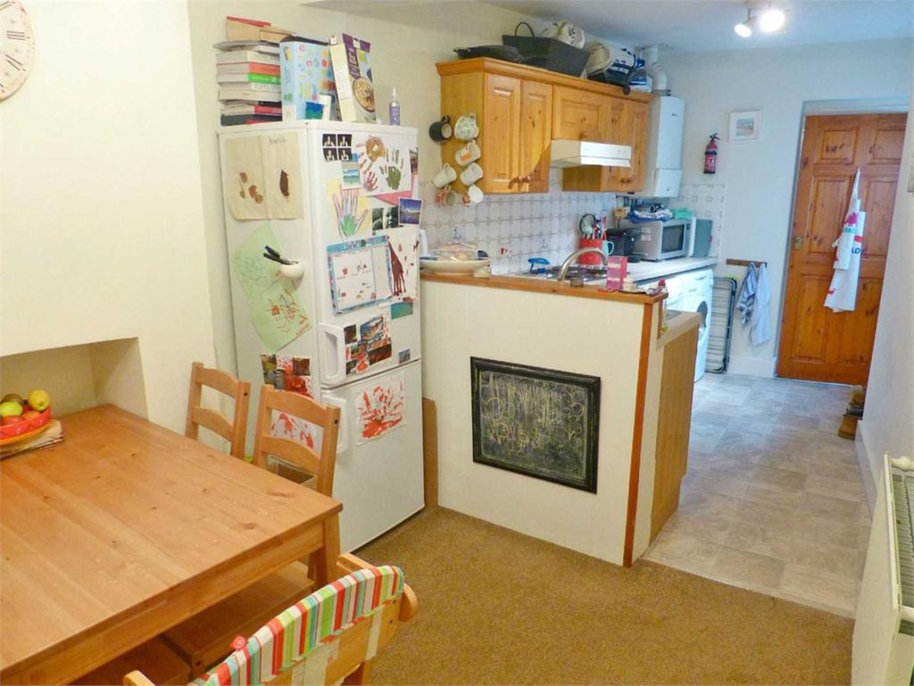 Badgemore Lane, HenleyOnThames 2 bed terraced house £950 pcm (£219 pw)