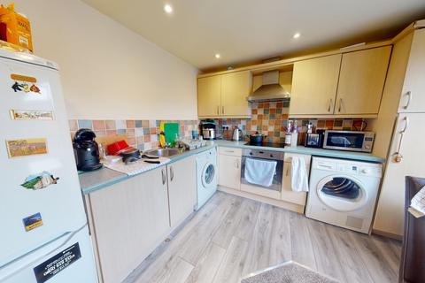 2 bedroom flat to rent, Flat 5 Royal Victoria Court