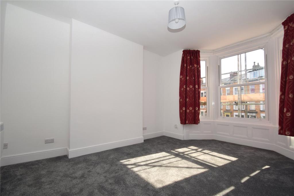 Trafalgar Square Flat 3, Scarborough... 1 bed apartment £410 pcm (£95 pw)