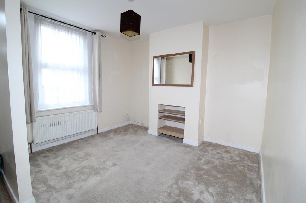 Britton Street, Gillingham, ME7 2 bed terraced house £1,000 pcm (£231 pw)