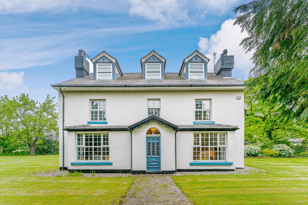 Higher Road, Hale Bank, Widnes, Cheshire, WA8 5 bed detached house for