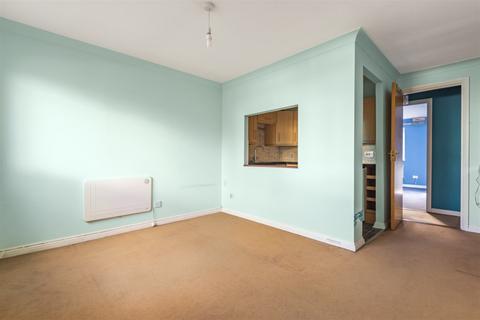 1 bedroom flat for sale - Meon Close, Petersfield, GU32