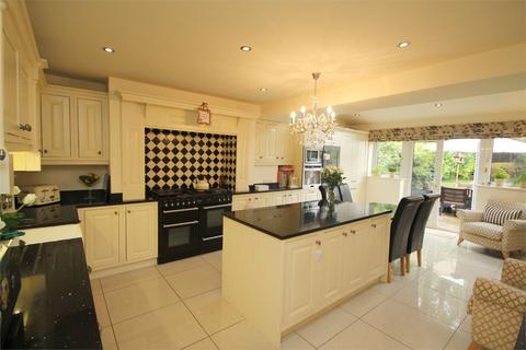 5 bedroom detached house for sale - Davenport Road, Lower Heswall, Wirral, CH60