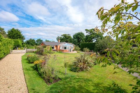 4 bedroom bungalow for sale - The Runnell, Neston, Cheshire, CH64