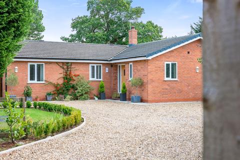 4 bedroom bungalow for sale - The Runnell, Neston, Cheshire, CH64
