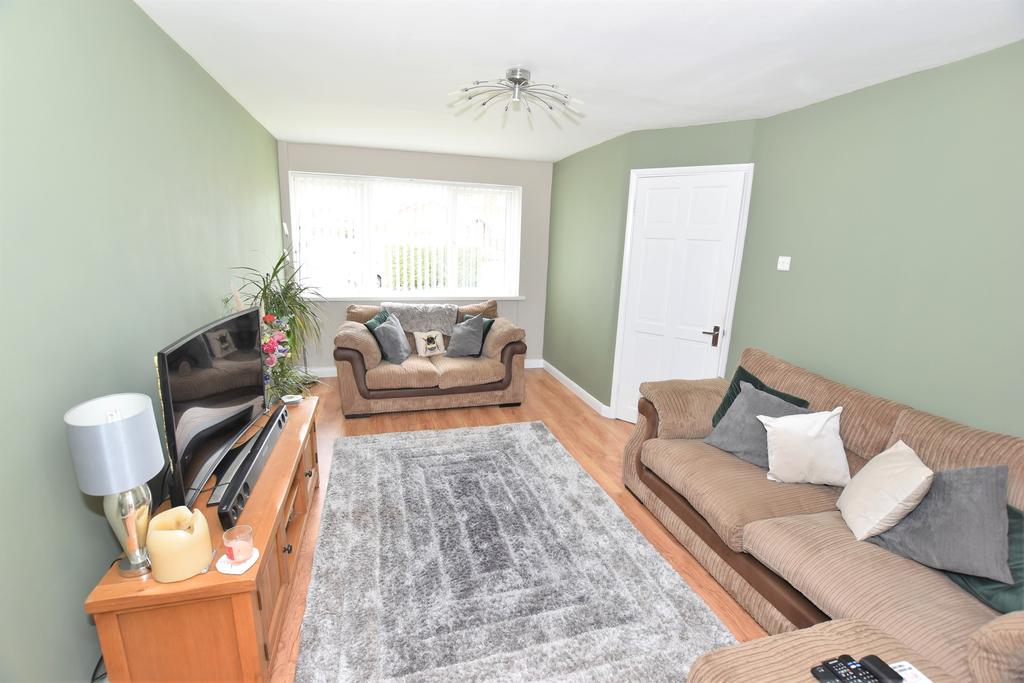 Girtrell Road, Saughall Massie, Wirral, Merseyside, CH49 3 bed semi