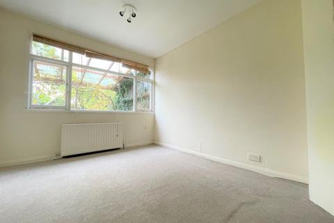 4 bedroom semi-detached house to rent - Hedge Lane, Palmers Green