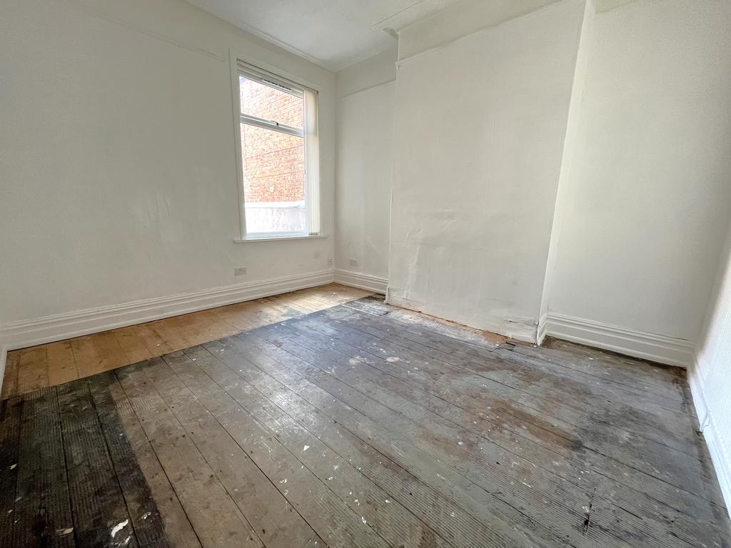 Park Road North, Birkenhead... 4 bed terraced house £150,000