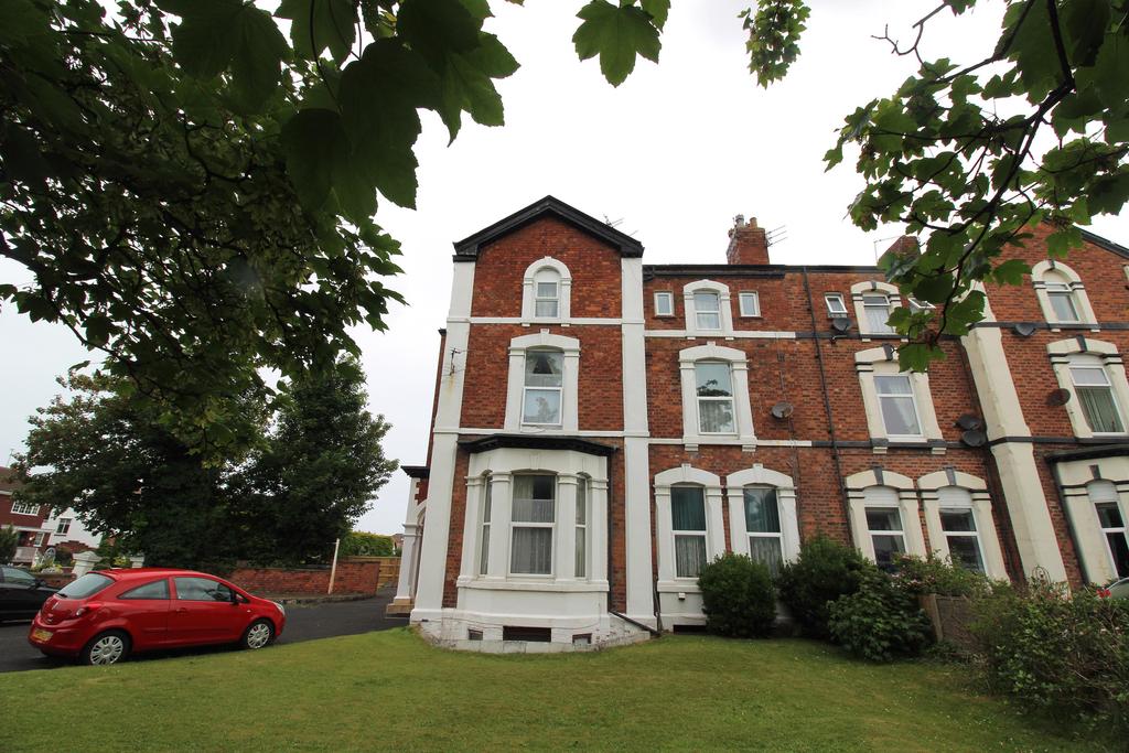 Queens Road, Southport, Merseyside, PR9 15 bed semidetached house for