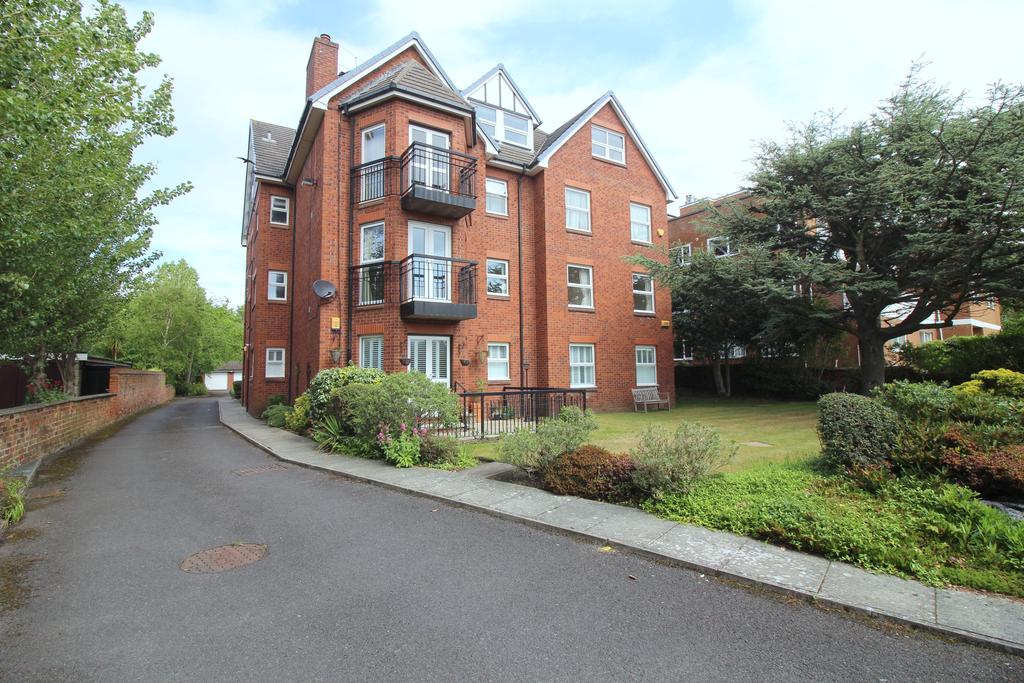 Lancaster Road, Birkdale, Southport... 3 bed apartment £250,000