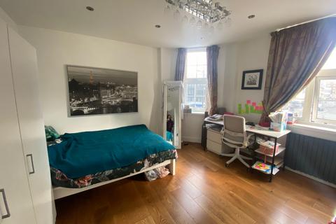 3 bedroom flat for sale, Sussex Gardens, W2
