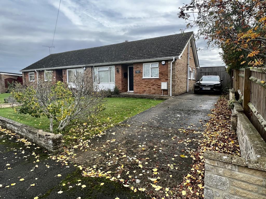 Sydenham, Chinnor, OX39 2 bed semidetached bungalow £450,000