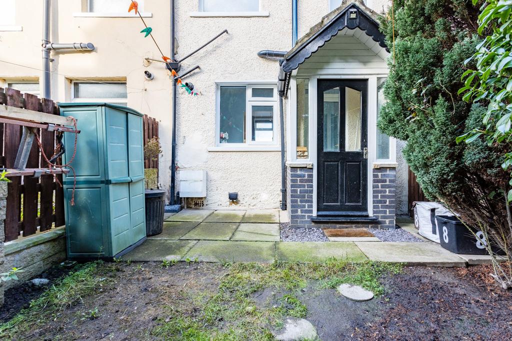 St. Chads Avenue, Hove Edge, HD6 2PR 1 bed terraced house £125,000