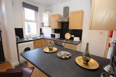 4 bedroom terraced house to rent, 9 Pennington Street, Woodhouse, Leeds, LS6 2JP