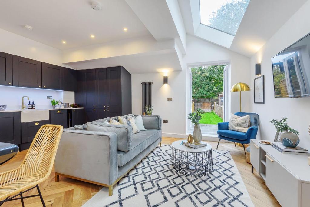 Isis Street, Earlsfield 2 bed for sale £775,000