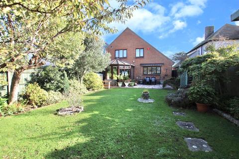 4 bedroom detached house for sale - Cliff Road, Birchington-on-Sea