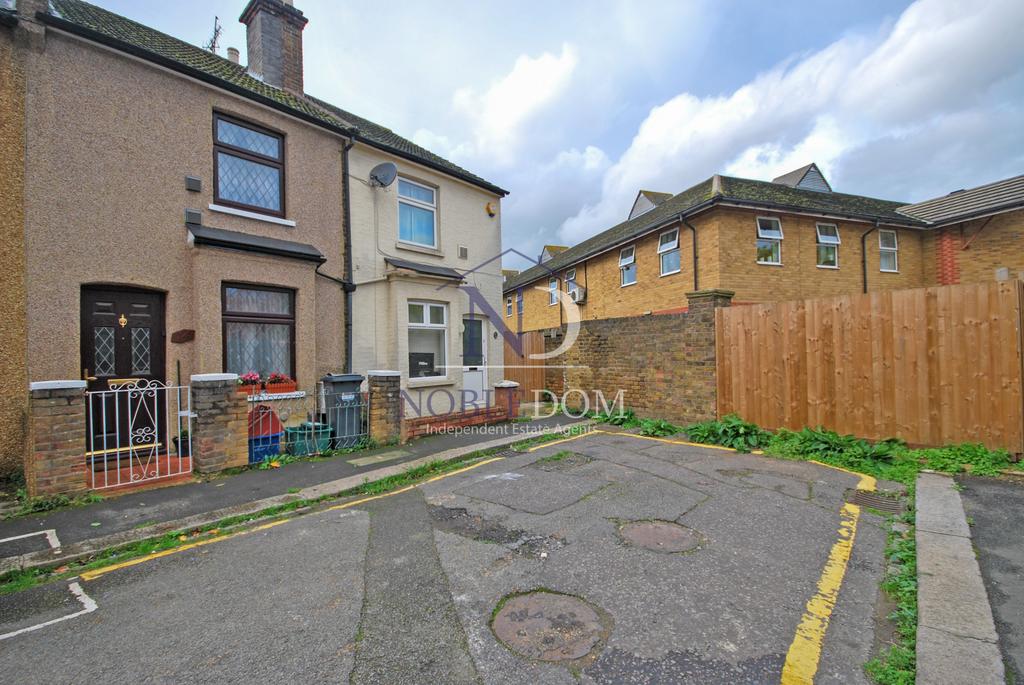 Hounslow, TW3 2 bed terraced house - £455,000