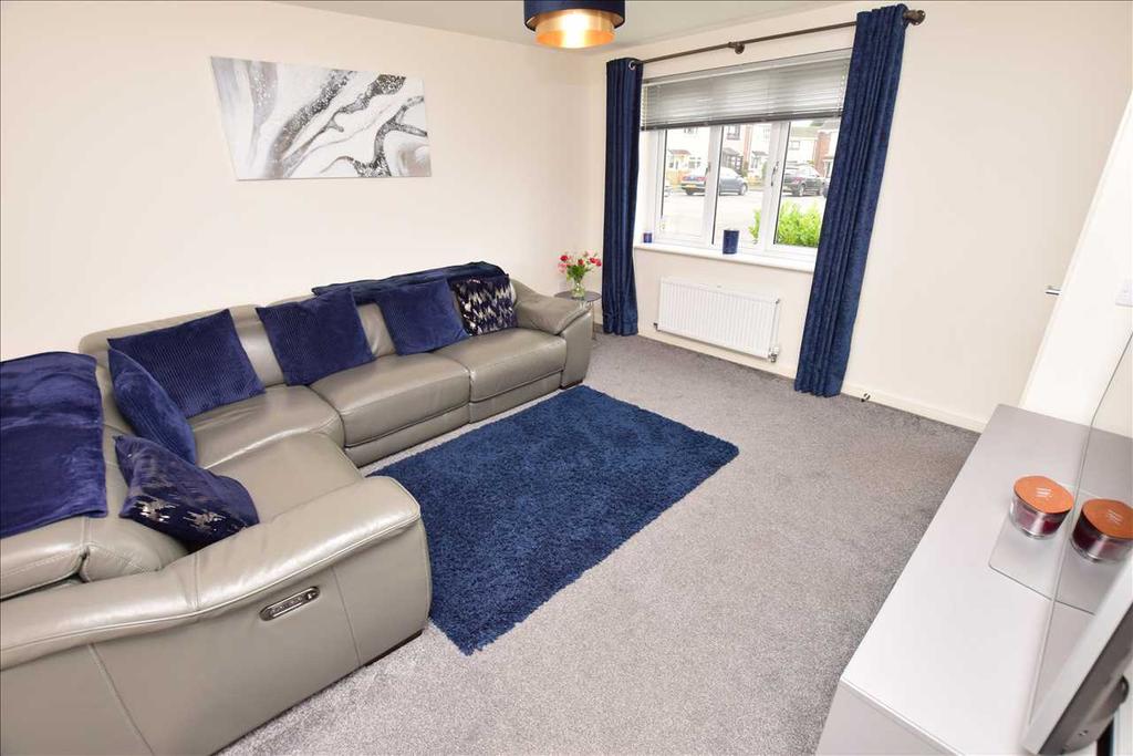 Meadowhead Road, Wishaw 3 bed semidetached house for sale £189,995