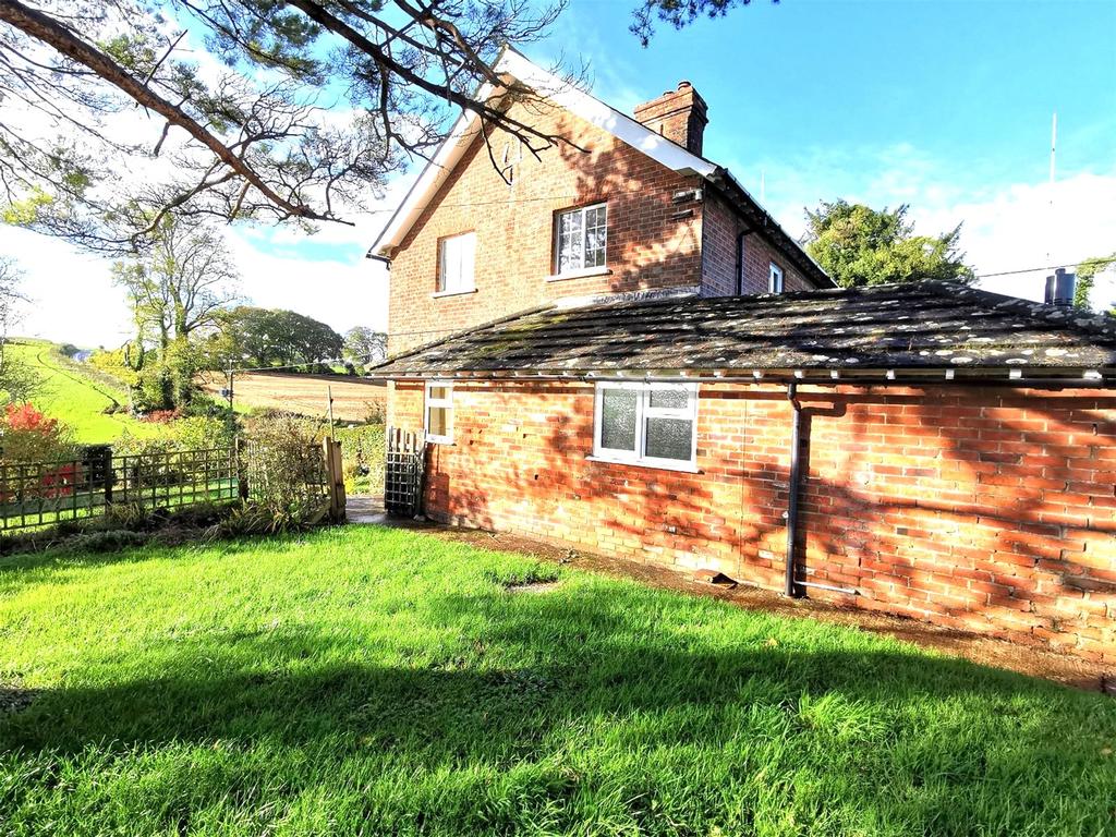 Ridge Farm Cottages, Chilmark, Salisbury, Wiltshire, SP3 3 bed semidetached house £1,050 pcm