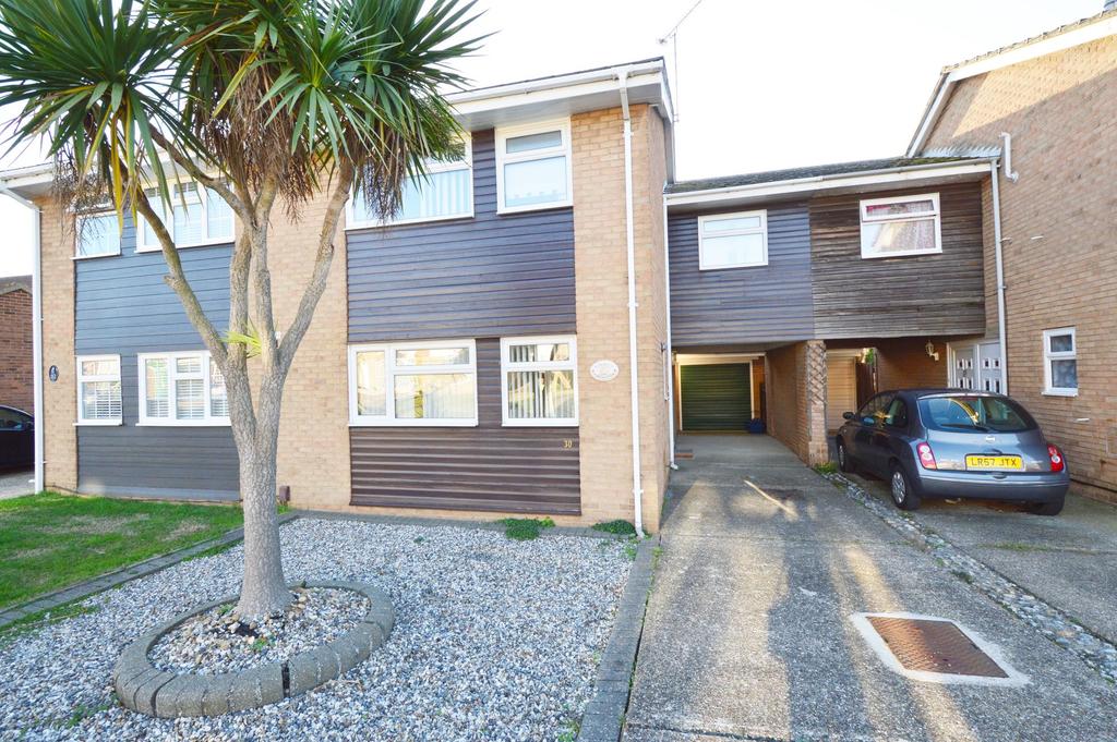 Fremantle, Shoeburyness, SS3 3 bed semidetached house £1,450 pcm (£