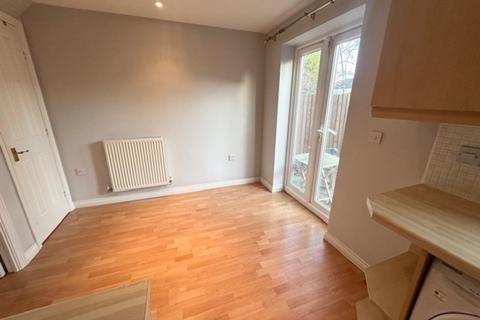 3 bedroom terraced house to rent, Emmendingen Avenue, Newark