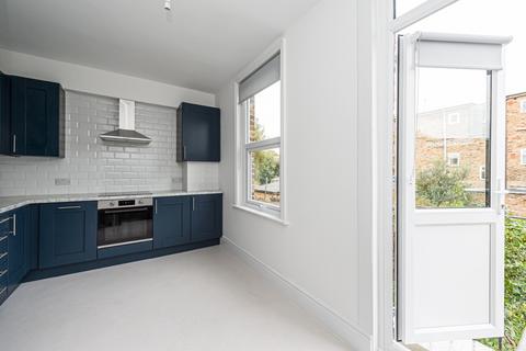 3 bedroom flat to rent, Badminton Road, Clapham South/Balham, London, SW12