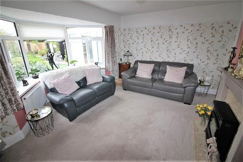 2 bedroom detached bungalow for sale - Nottingham Road, Holland on Sea, Clacton on Sea