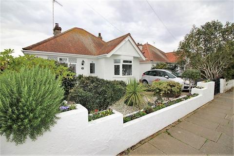 2 bedroom detached bungalow for sale - Nottingham Road, Holland on Sea, Clacton on Sea