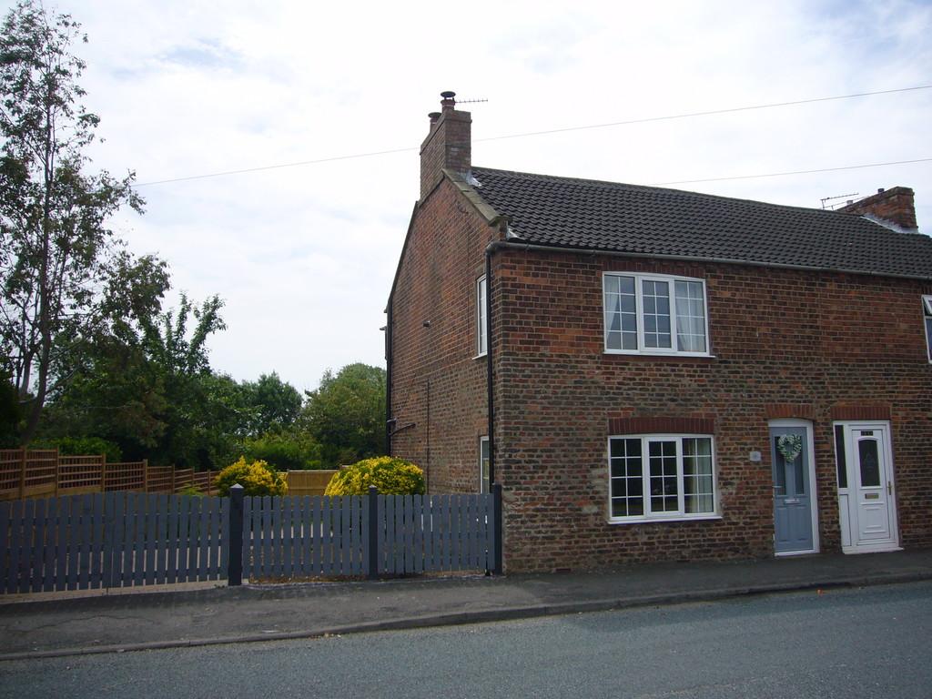 High Street, Airmyn, Nr Goole, DN14 8LD 2 bed cottage £725 pcm (£167 pw)
