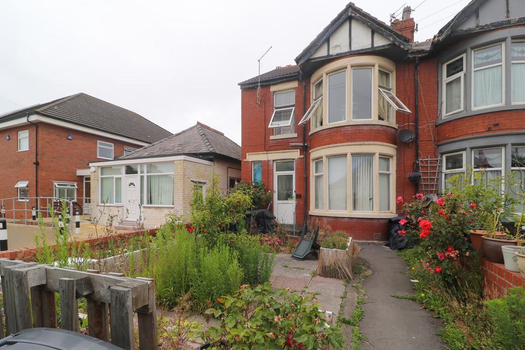 Bloomfield Road, Blackpool 2 bed semidetached house for sale £120,000
