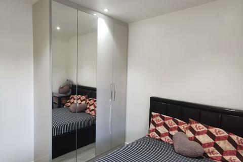 2 bedroom semi-detached house to rent - Fourland Walk, Edgware