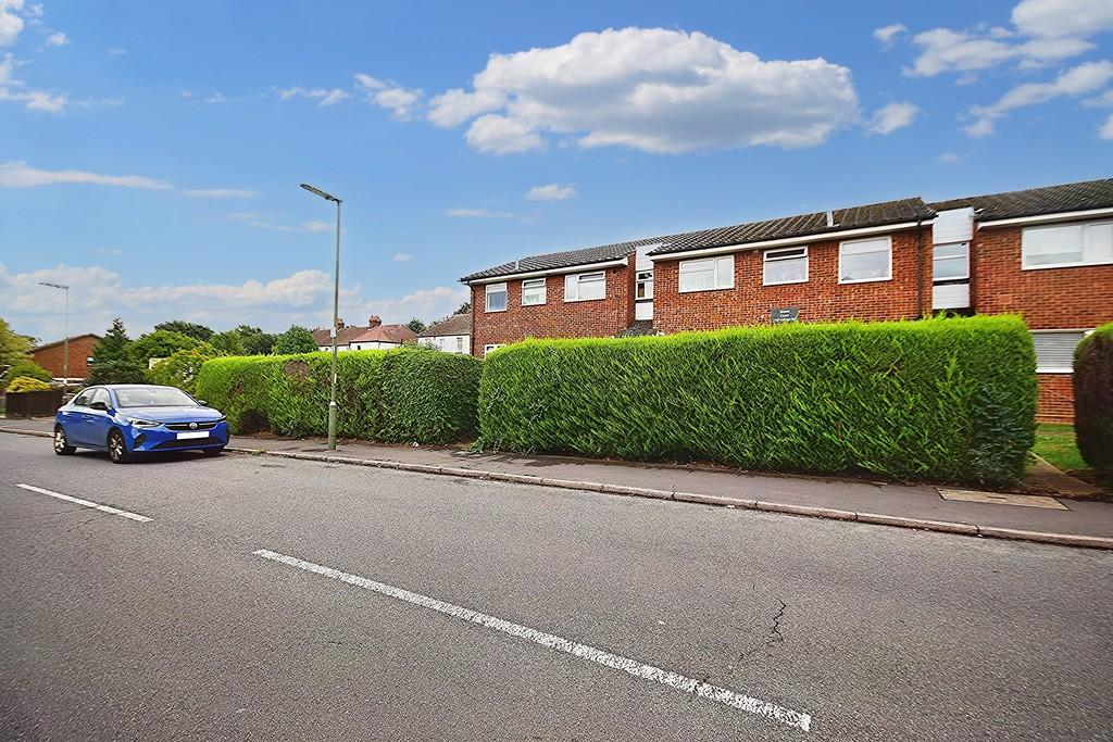 Grange Road, Guildford 2 bed flat £1,350 pcm (£312 pw)