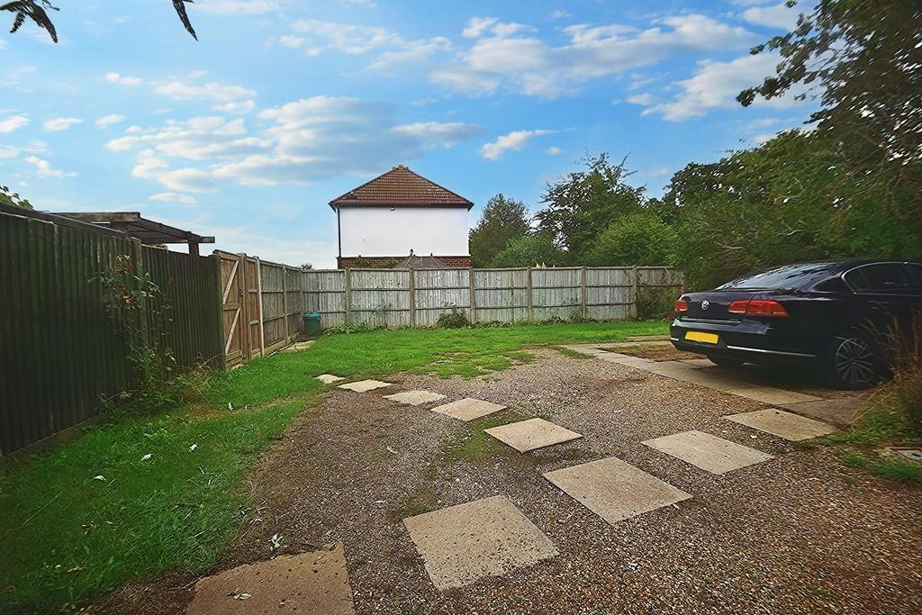 Grange Road, Guildford 2 bed flat £1,350 pcm (£312 pw)