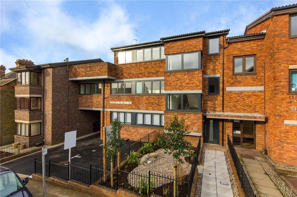 Parkinson House, Vaughan Road, Harpenden, Hertfordshire 2 bed flat £
